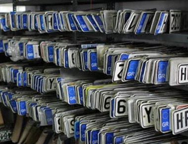 Πινακίδα ΙΧ πωλείται από πολυμήχανο Ελληνα στο ebay για 21.000 ευρώ - Δείτε τί γράφει (φωτό)